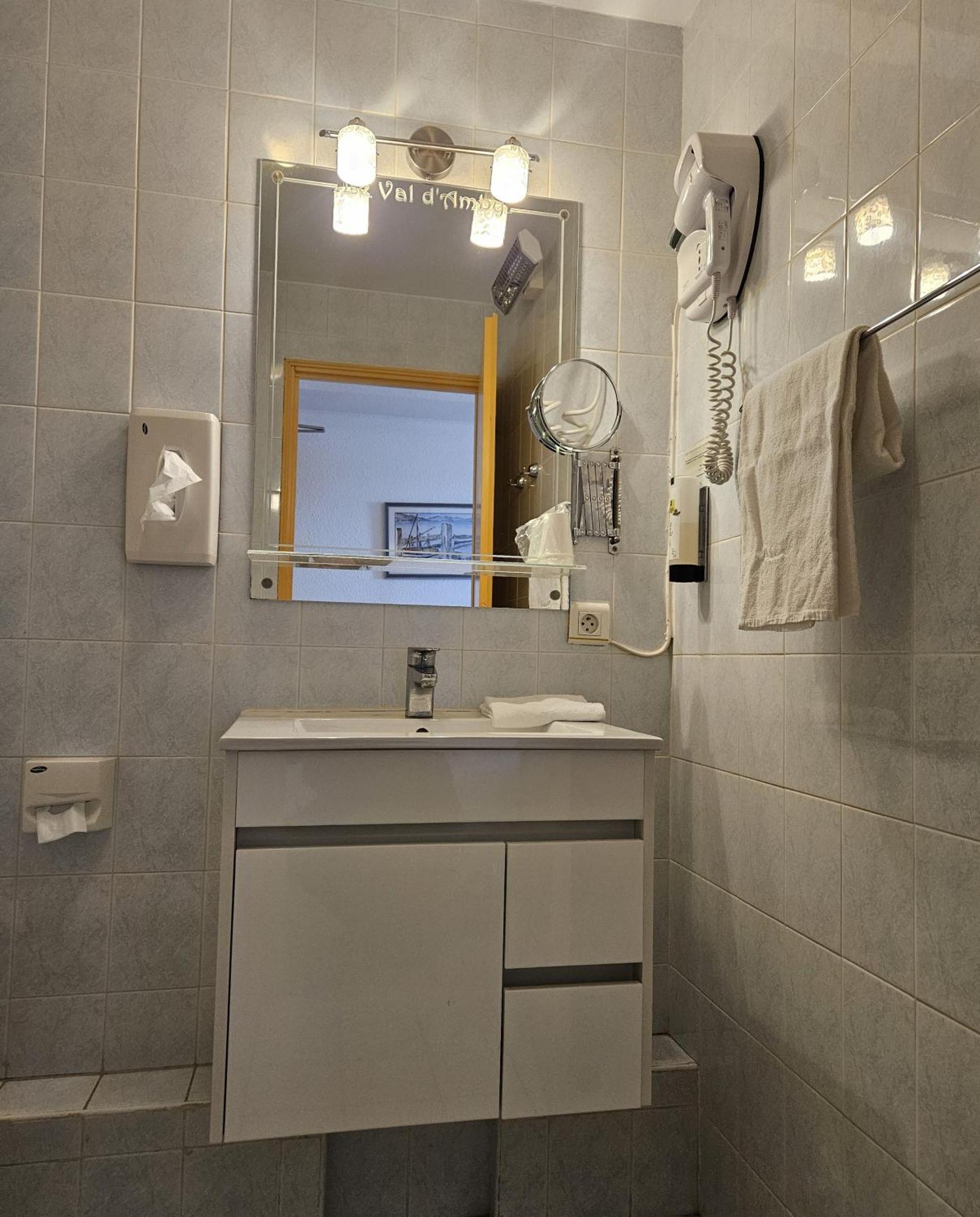 Le Val D'Amby Hotell Hieres-Sur-Amby Eksteriør bilde
