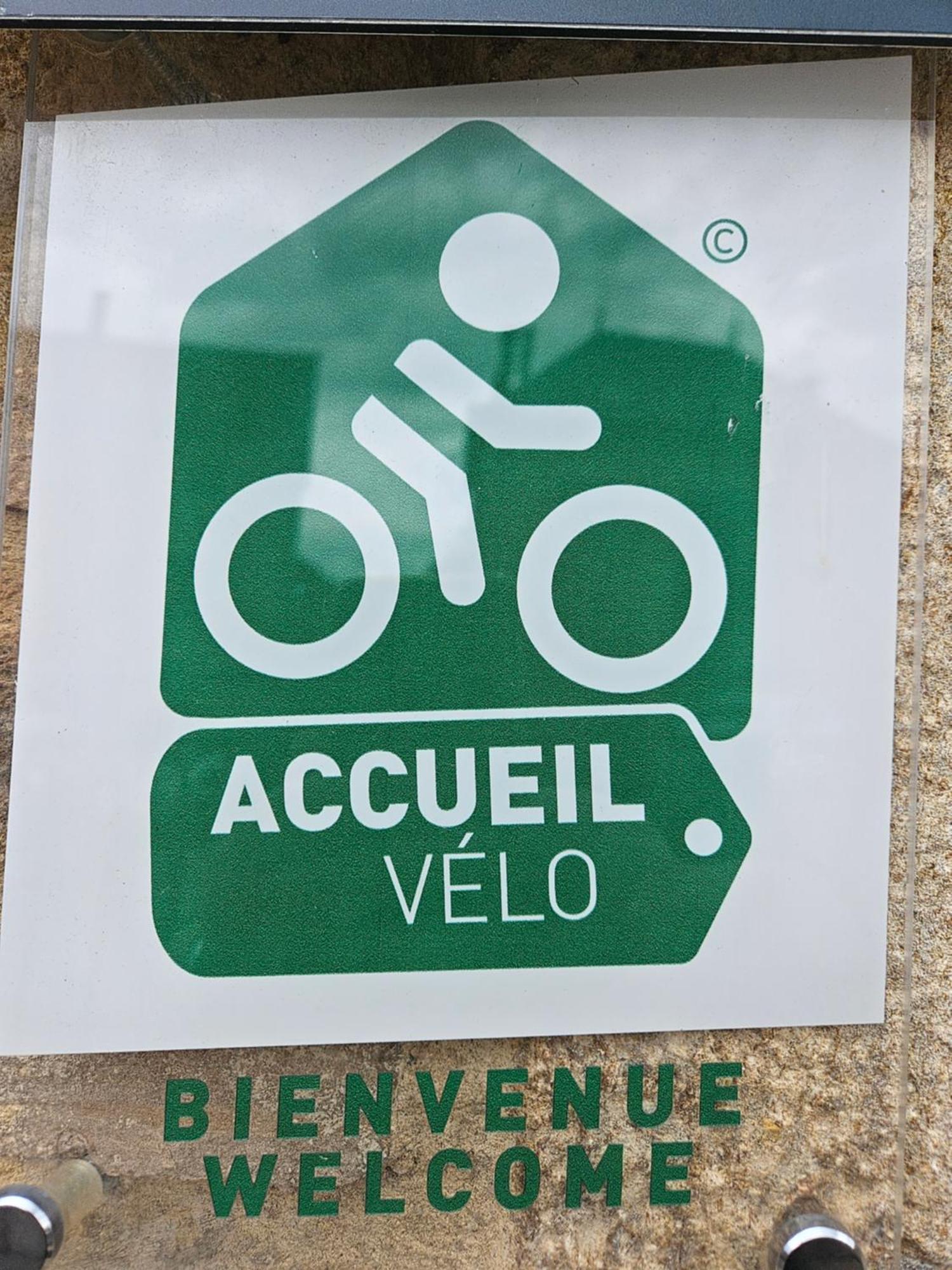 Le Val D'Amby Hotell Hieres-Sur-Amby Eksteriør bilde